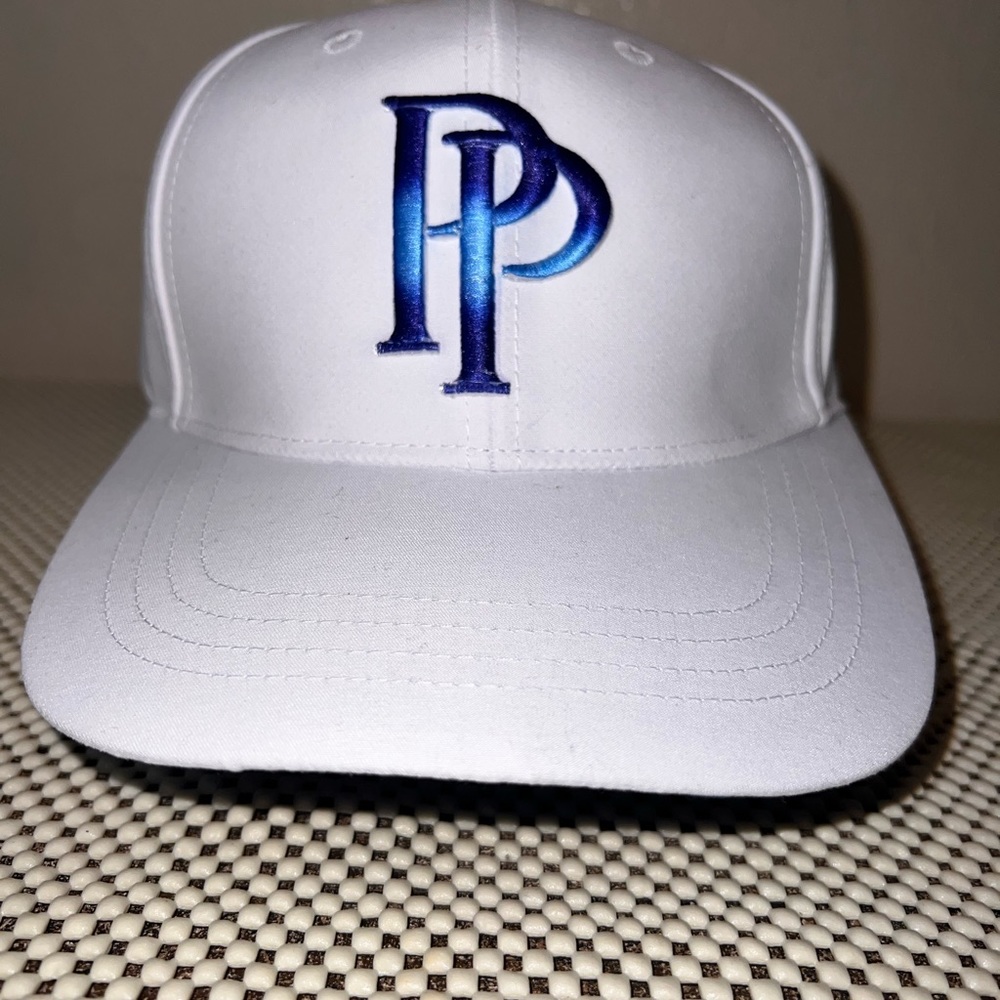 This is a patek Philippe white hat for man’s size small